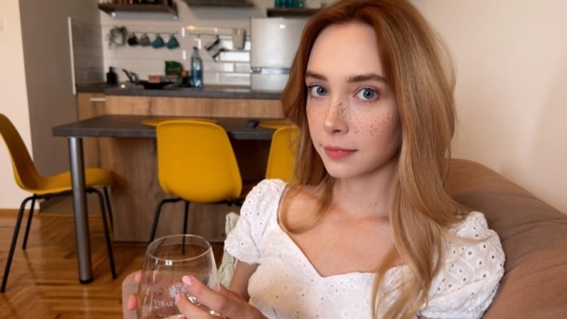 La femme a trompé son mari avec sa meilleure amie Loly Nebel [onlyfans]