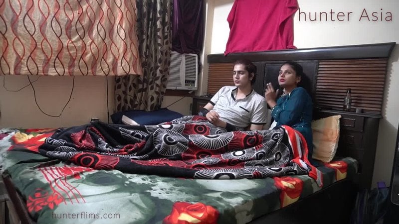 🎬 Hunter Asia Indisches Sexvideo Paar Blowjob Ficken nach dem Rauchen Kondomsex Sperma im Kondom Hunter Asia Porno