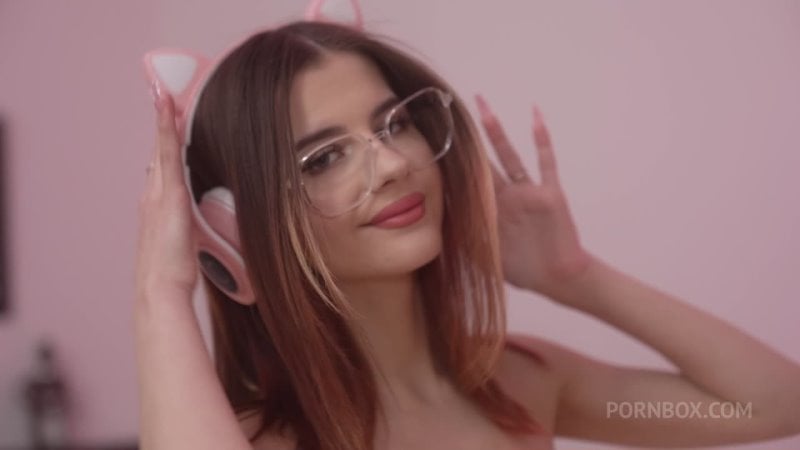 Baby Doll (adolescente flaca de 19 años y viejo italiano con una polla gorda) [2024, anal, follada facial, boquiabiertos, bofetadas, tetas pequeñas, 1080p]