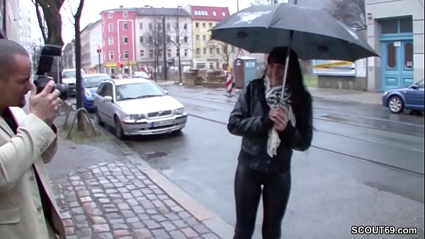 Teeny được tiếp cận trên đường phố và đụ vì tiền