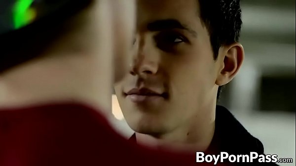 Il vampiro assapora un cazzo di 8 pollici nel profondo del culo