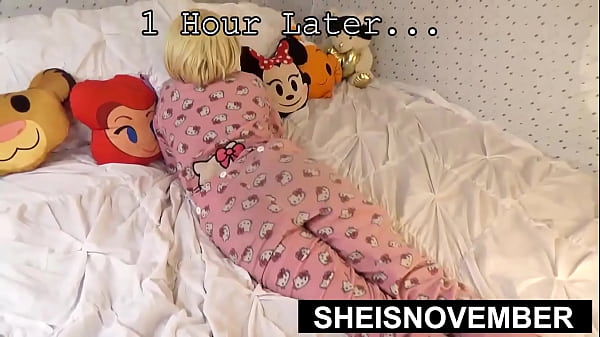 Le demi-frère Creeper me regarde se déshabiller, pisser, la douche l'a rendu excité, menant à une fellation en POV et à une levrette brutale, la demi-soeur noire blonde aux gros seins Sheisnovember se fait baiser par une cow-girl après une jupe haute avec ses demi-frères et sœurs par Msnovember