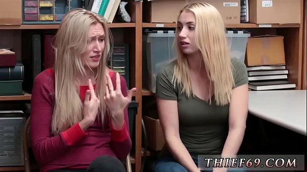 Ragazza poliziotta Una matrigna e la figlia di un collega che sono state catturate