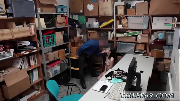 18 poliziotti pelosi e adolescenti hanno stabilito la legge nella speranza che il ladro non lo facesse mai