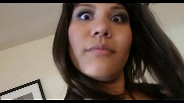 Chatte hirsute reçoit des éjaculations