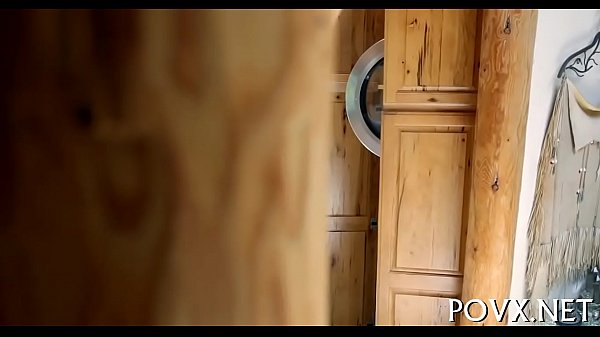 La bellezza si inchina per una dura scopata