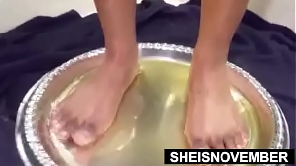 Ritorno al passato di lunedì, la figa grassa paffuta e le tette giganti gocciolano olio sul culo e sui fianchi BBW su Sheisnovember