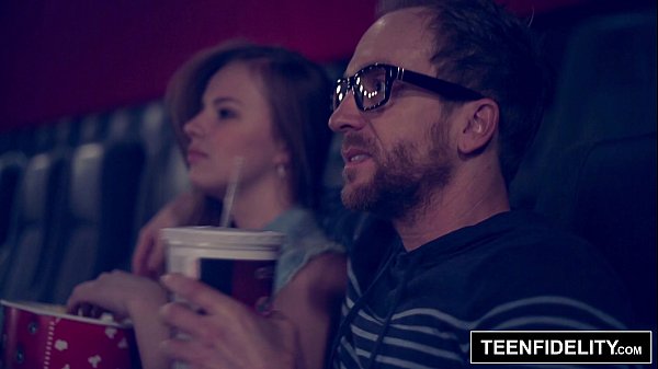 TEENFIDELITY Primeira experiência anal de Jillian Janson