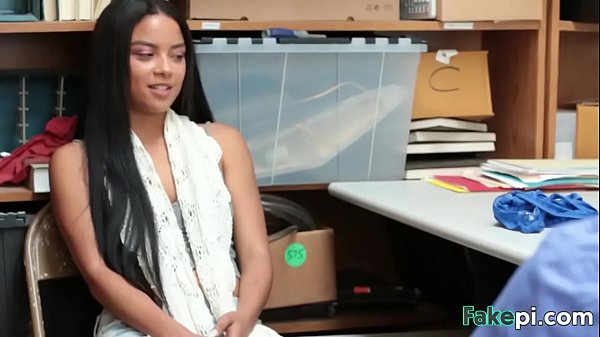 Los ladrones de tiendas bonnie y maya castigados al estilo perrito