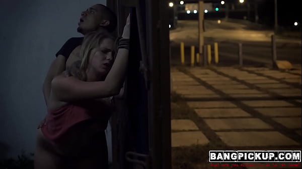 Hippie Lilly Sapphire liebt harte Schwänze