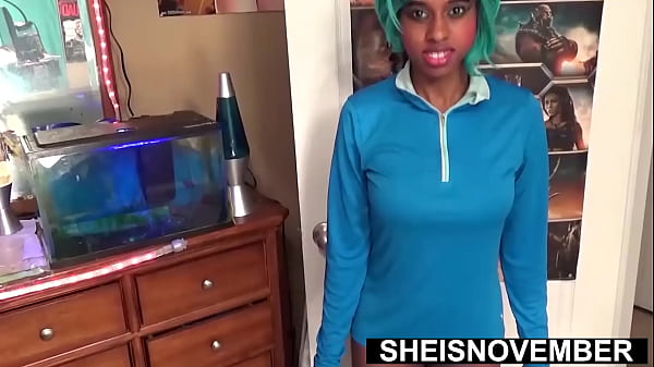 Ich verführte meine naive junge Stieftochter und ließ den süßen Geek Sheisnovember auf einem geilen Schwanz hart ficken, nachdem ich mich für Sex in ihr Zimmer geschlichen hatte, und überzeugte sie davon, dass es in Ordnung ist, ihren Stiefvater zu ficken, während seine Frau weg ist. Erotik von Msnovember