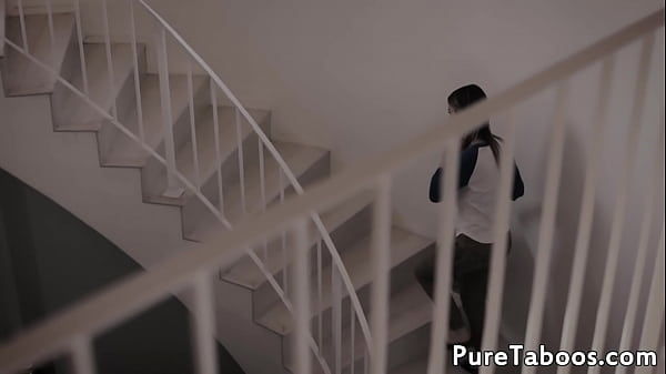 MILF veut baiser la lesbienne de sa belle-fille