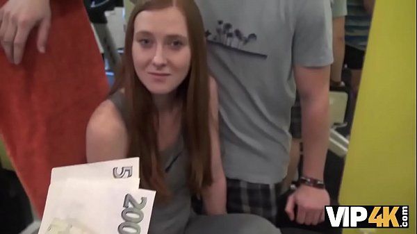 VIP4k. Cô gái trẻ xinh đẹp chỉ thích thể thao, tiền bạc và tình dục