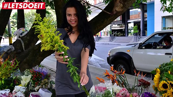 MAMACITAZ - #Selena Gomez - Scopata amatoriale latina con un grosso cazzo dopo il lavoro