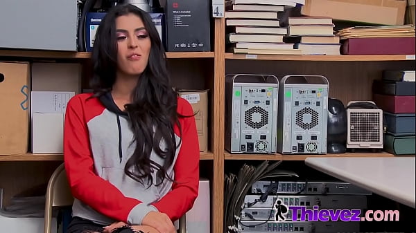 A buceta de SOPHIA LEONE é MARTELADA por MONSTERCOCK