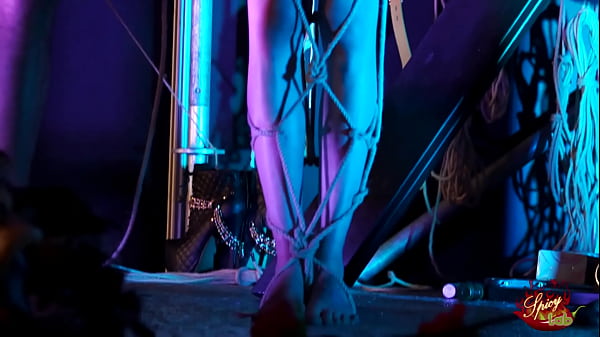 Spettacolo di bondage sul palco per Yukikon e Ama Monica