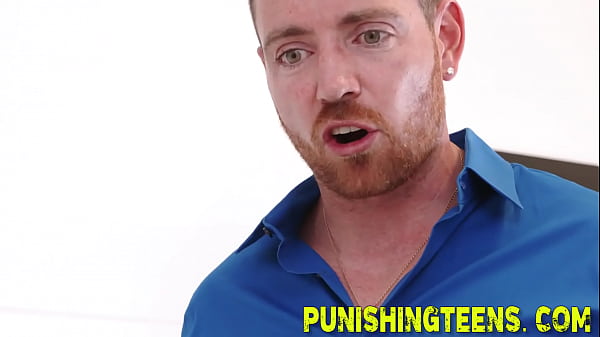 Ado ligotée qui bâillonne sur la bite et se fait baiser brutalement