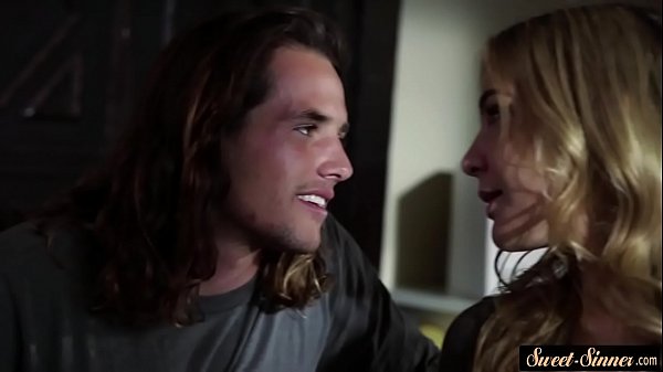 Una ragazzina sbattuta dopo i preliminari sensuali