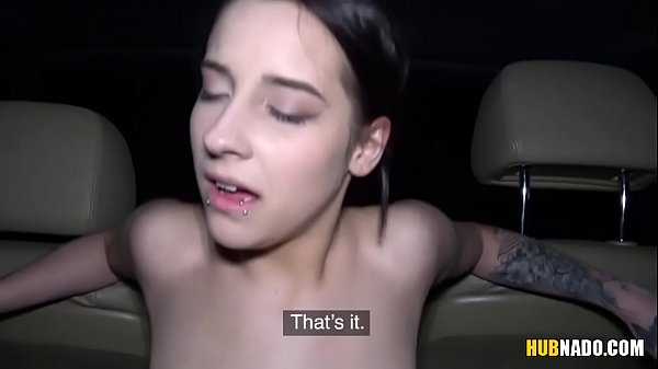 Tschechisches College-Mädchen wurde in einem Auto gefickt # Charlotte Johnson