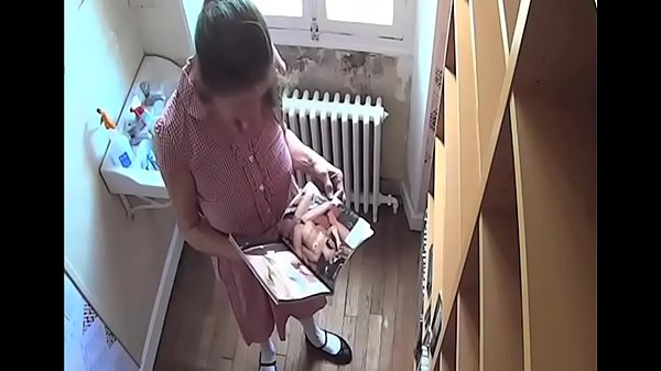 जिन लोगों को लाइब्रेरी में पोर्न पत्रिका मिलती है, उन्हें इसे सौंप देना चाहिए और इसे नहीं पढ़ना चाहिए, यह केवल एक... दिलचस्प सजा के लिए पढ़ा जाएगा