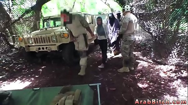 Calzini con i piedi per adolescenti e leccate di figa Casa lontano da casa lontano da