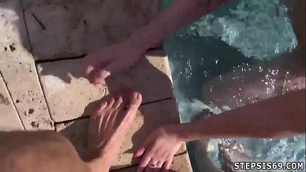 Teenie zieht Cumshot raus und Kerl zum ersten Mal Kumpels Liebe