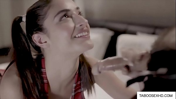 未来的青少年女孩机器人他妈的