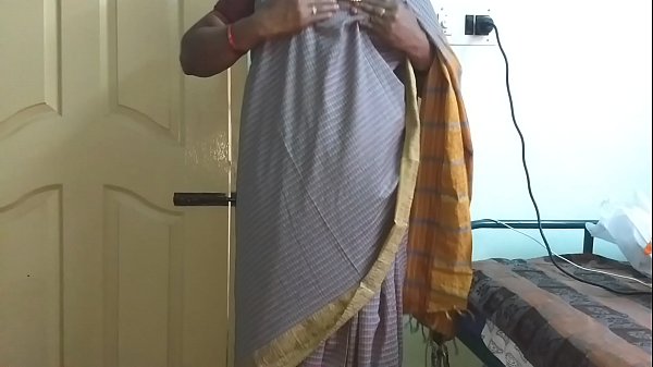 desi indisch tamil telugu kannada malayalam hindi geile untreue ehefrau vanitha trägt grauen sari und zeigt große brüste und rasierte muschi. drücke hart auf die brüste, drücke nippel, reibe die muschi, masturbiere