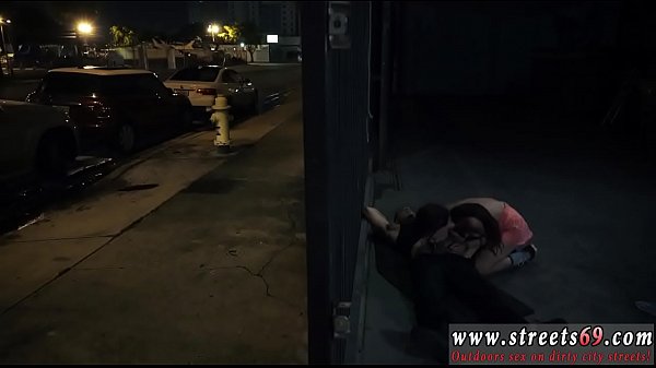 Masturbazione anale per adolescenti emo I ragazzi fanno avances alle donne che indossano