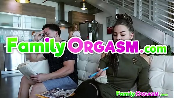 Baise dure à cru avec une demi-soeur blonde