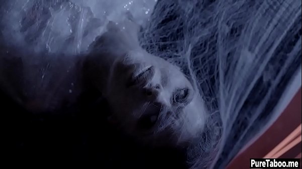 Pareja fue follada en un sexo grupal extraterrestre en una nave espacial