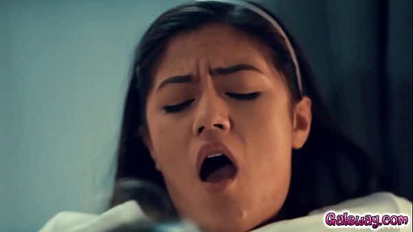 Scène exceptionnelle avec Alina Lopez et Kendra Spade ! C'est sans aucun doute la meilleure production porno que j'ai regardée au cours de mes 52 années de visionnage !