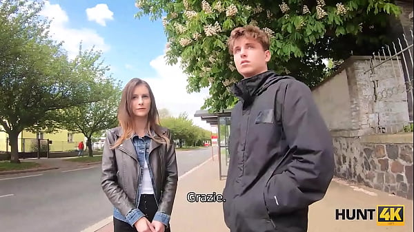 CACCIA4K. Una bellissima ragazza mostra le sue incredibili doti sessuali ad un uomo ricco