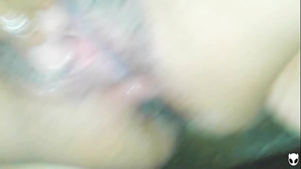 Ragazza latina amatoriale schizza la figa più volte Squirter