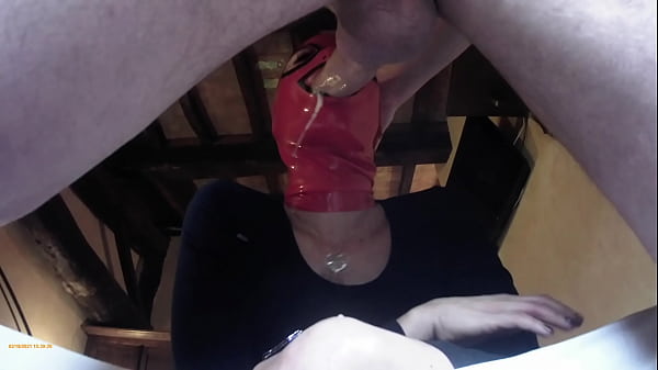 Laura On Hee 2021 Blowjob und Deepthroat auf einem Sofa