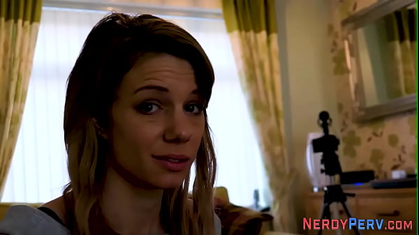 Yorkshire-Nerd fingert Briten-Muschi und Sperma