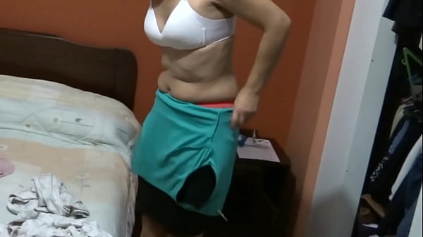 My step aunt'_s stepdaughter gets dressed and undresses in front of me, she asks me to masturbate and give her a cumshot on her ass