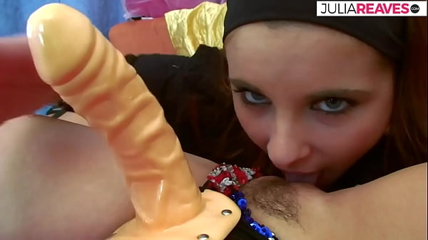 Después del sexo lésbico, los dedos siempre huelen tan calientes después del orgasmo flema