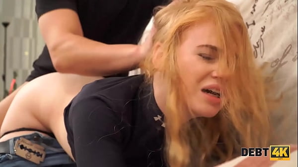 DÍVIDA4k. Garota não tem dinheiro para pagar uma dívida e o cobrador transa com ela