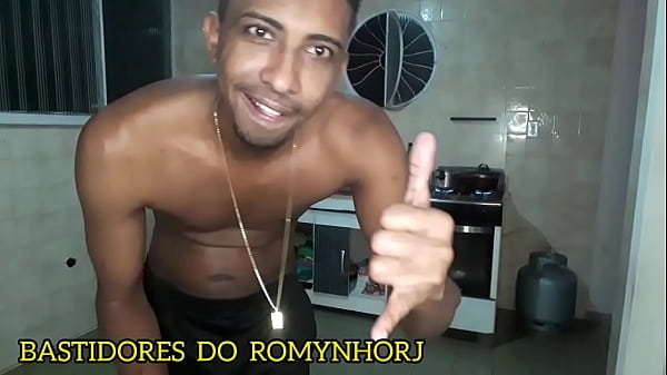 ATTORE CARIOCA REGALATO DIETRO LE QUINTE DEL SUO GIORNO