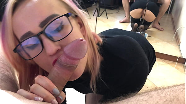 POV – Blowjob von Studentin mit Brille, Sperma im Gesicht (18 Jahre alt)