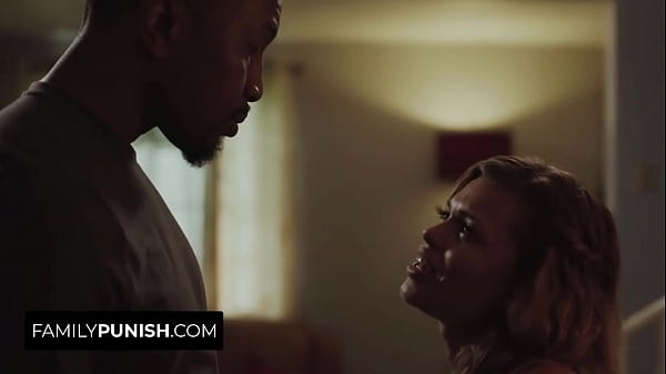 Stiefvater zeigt seiner Stieftochter Respekt, nachdem sie ihr Waschbecken repariert hat | Isiah Maxwell, Destiny Cruz