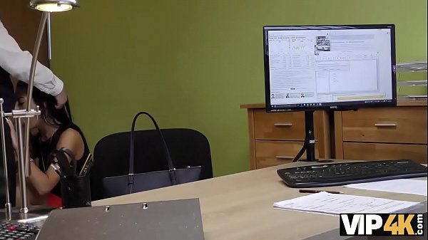 VIP4K. Inga Devil ne s'attendait jamais à avoir des relations sexuelles pour de l'argent avec des inconnus, mais cela arrive