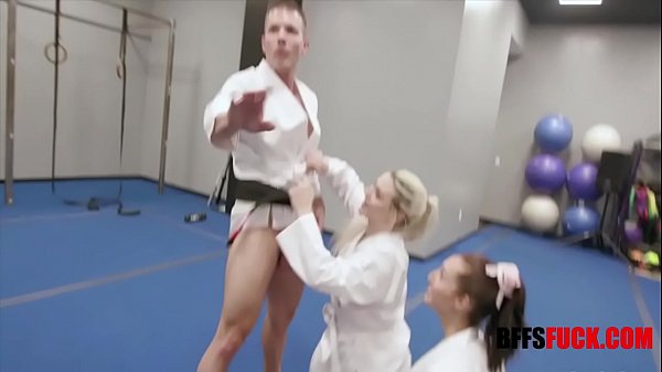 Teen tettona si diverte Video