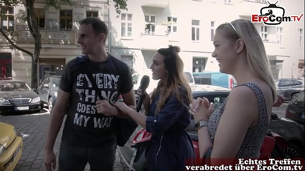 Reporter sucht auf der Straße nach einem Mann und einer Frau für ein echtes Sextreffen
