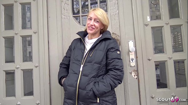 GERMAN SCOUT - BERLINER FITNESS- UND TATTOO-MODELL SANDY FÜR GELD BEI STREET CASTING GEFICKT