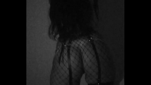 Hotwife bailando en Helloween Trick or Treat