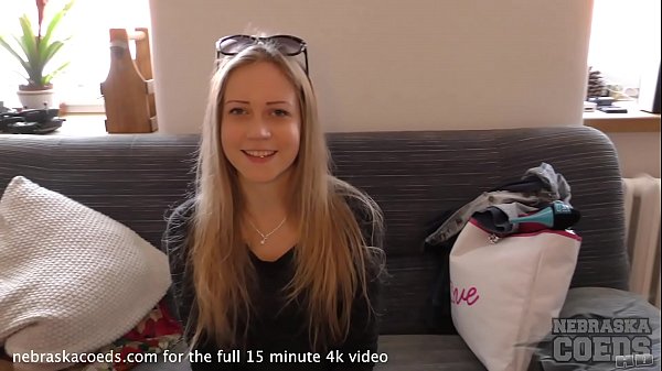 Kima, 20 ans, fait sa première vidéo avec une petite blonde torride