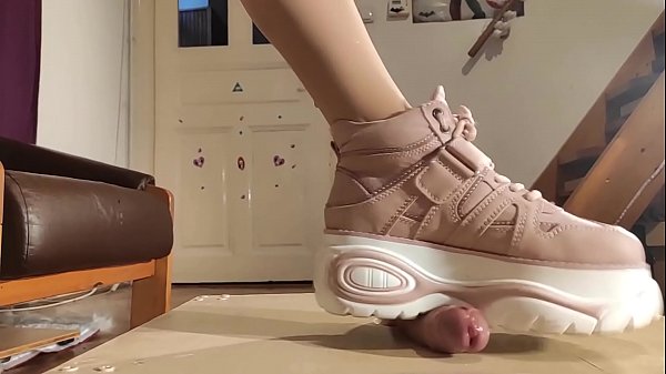 Sexy Domina POV Schwanz stampfen &amp_ a. Sklave in Stiefeln pt2 HD