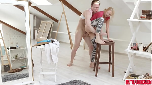 Adolescente scopata in gola e dominata dal cazzo